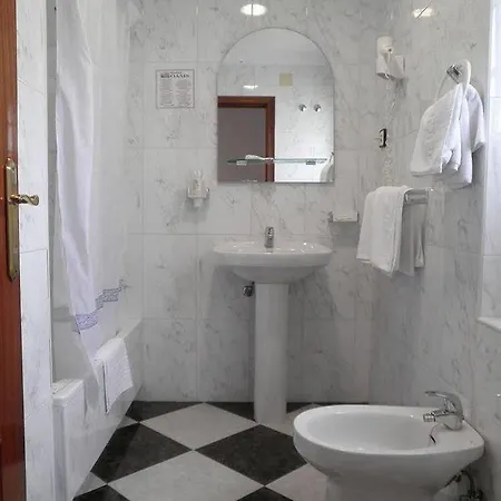 Hotel Oasis *