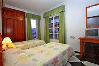 Oasis Hotel *