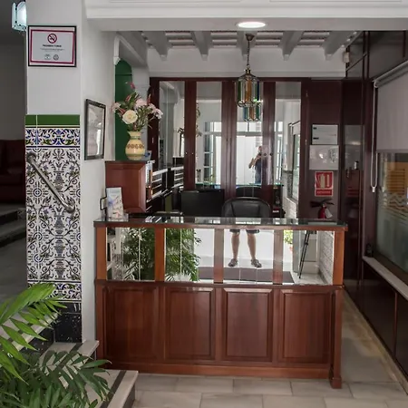 Hotel Oasis *